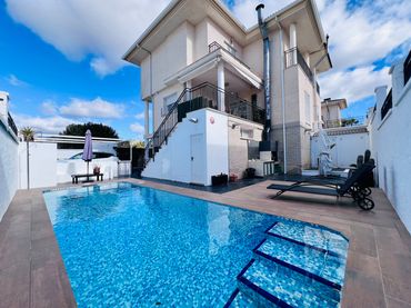 Bungalow con balcón en venta en Petrer