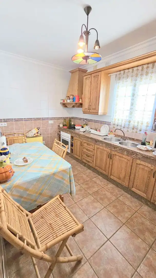 Cuina de Casa adosada en venda en Vélez-Málaga amb Terrassa, Traster i Moblat