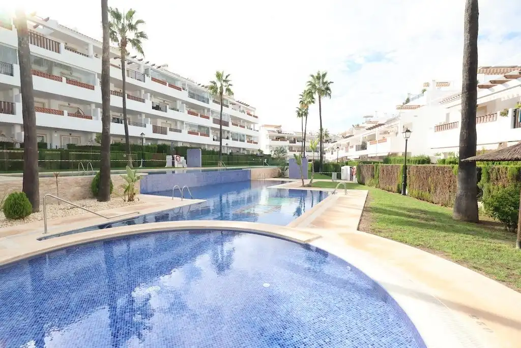 Apartamento con piscina en venta en Orihuela Costa