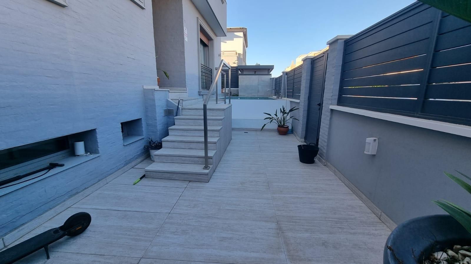Terrassa de Casa o xalet en venda en  Almería Capital amb Aire condicionat, Jardí privat i Terrassa