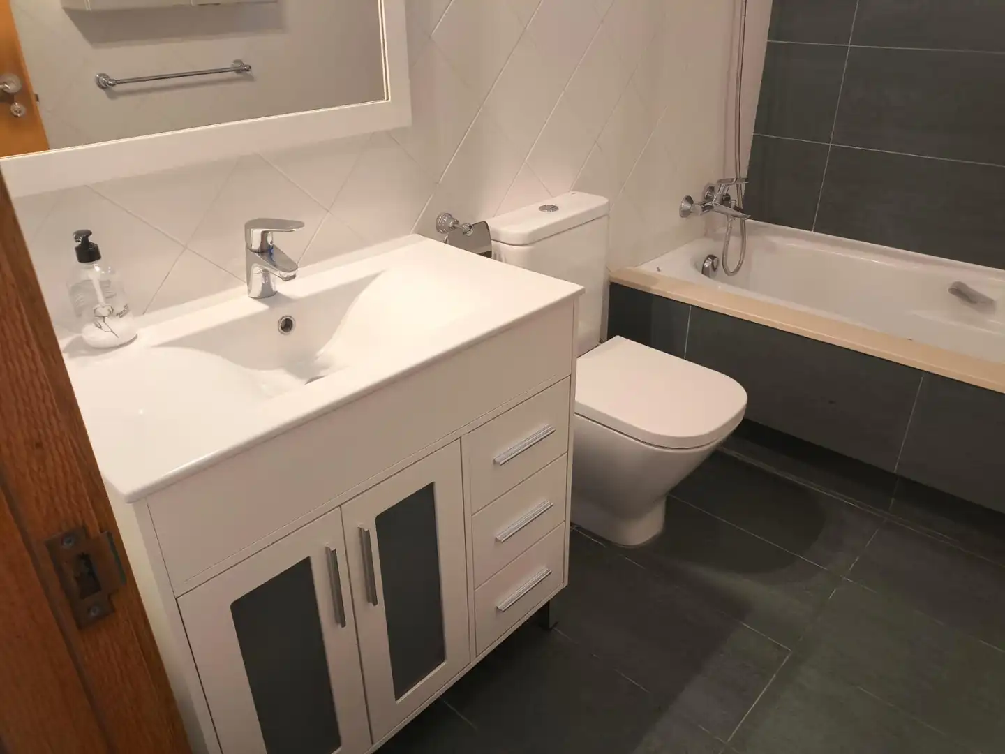 Bathroom of Houses for rent in Carballo  with Air Conditioner, Heating and Storage room
