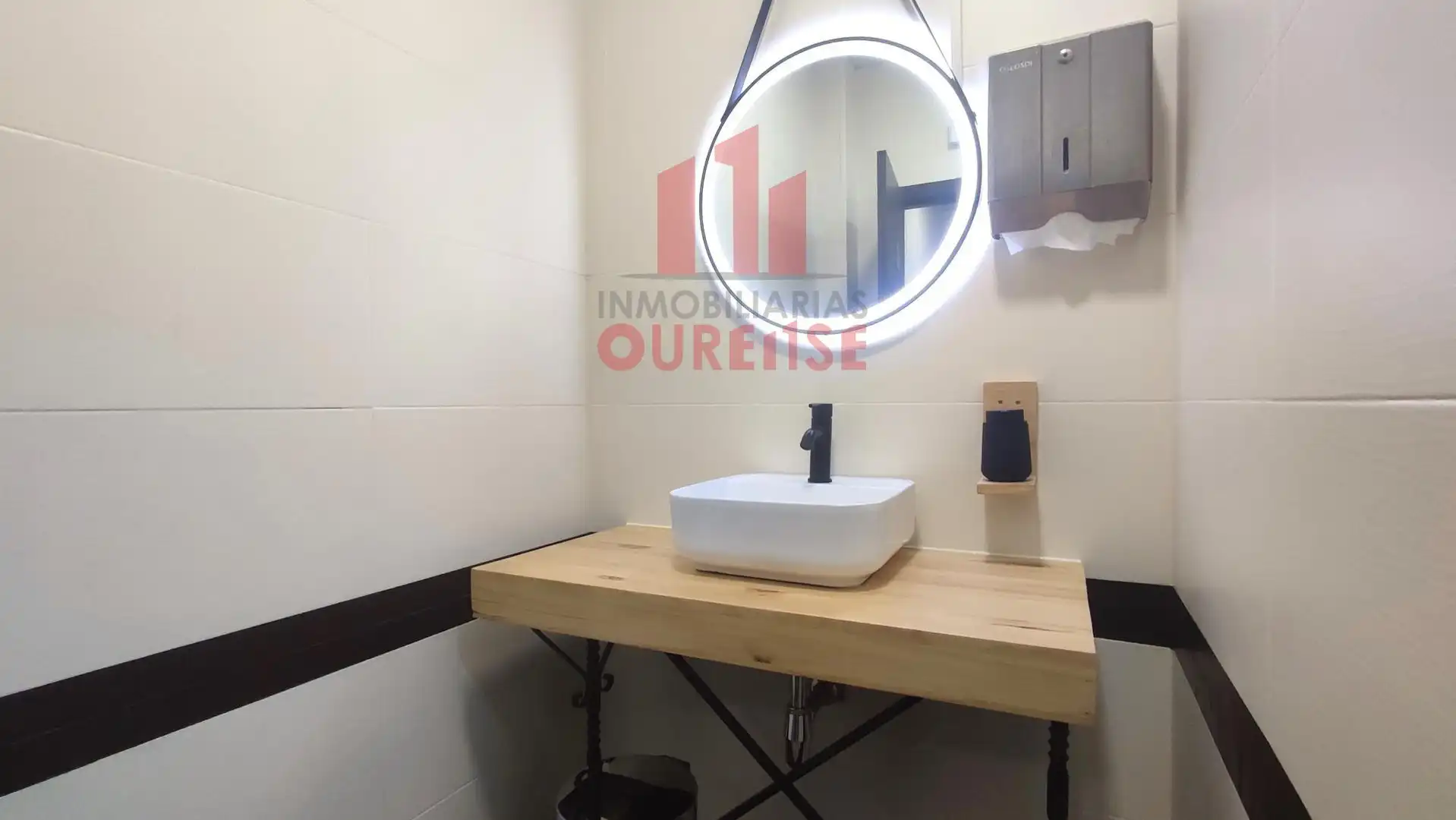 Baño de Local de alquiler en Ourense Capital  con Amueblado