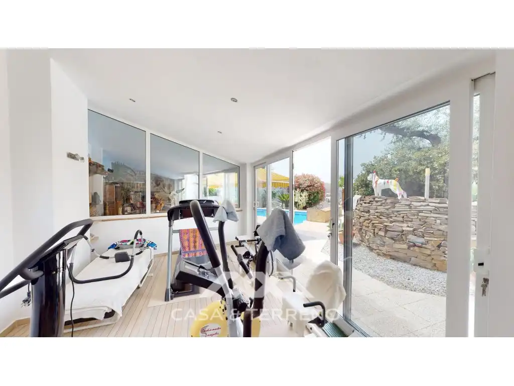 Houses for sale in Sayalonga  with Air Conditioner, Private garden and Terrace
