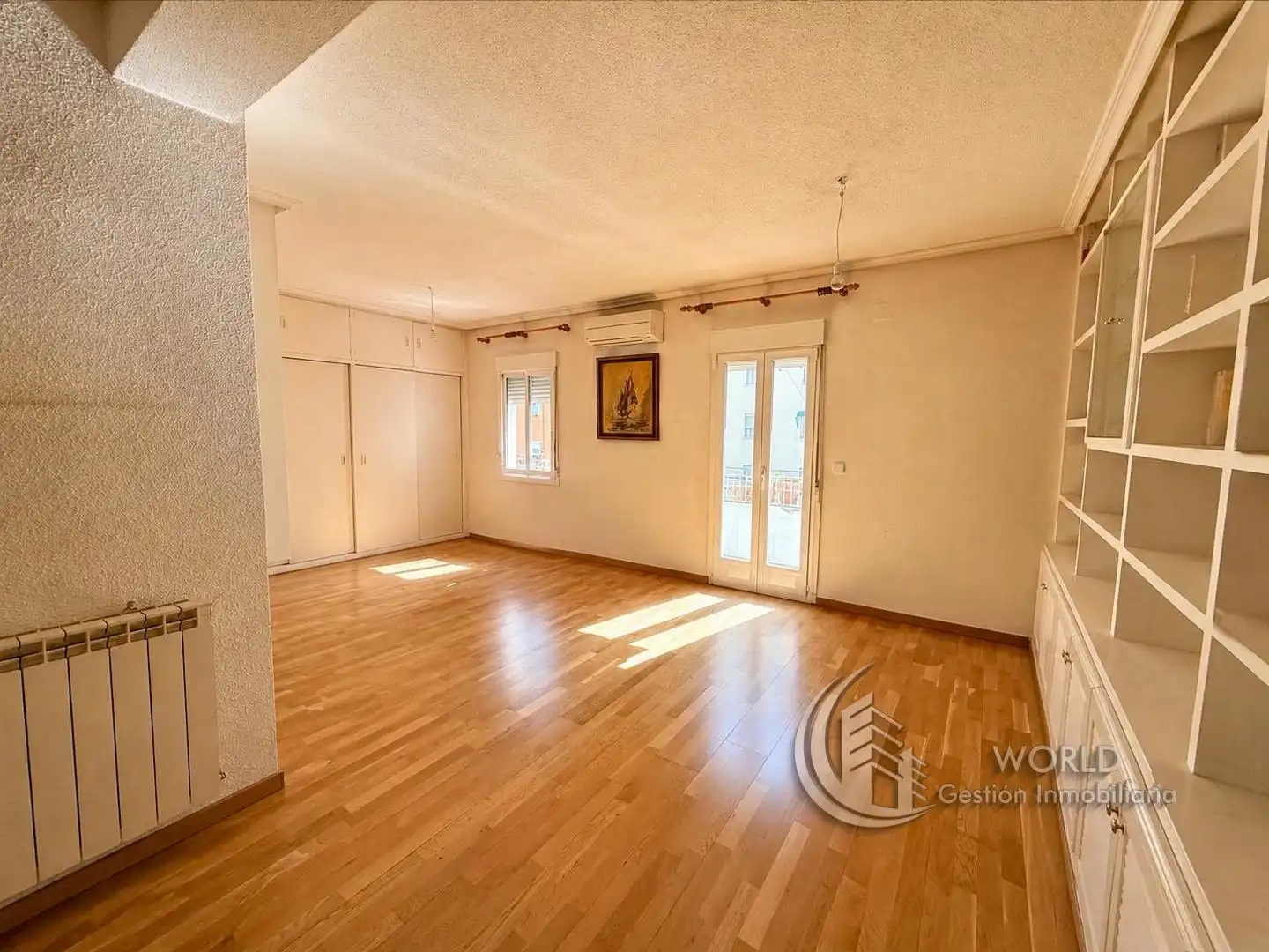 Sala d'estar de Pis en venda en Madrid amb Aire condicionat, Calefacció i Parquet