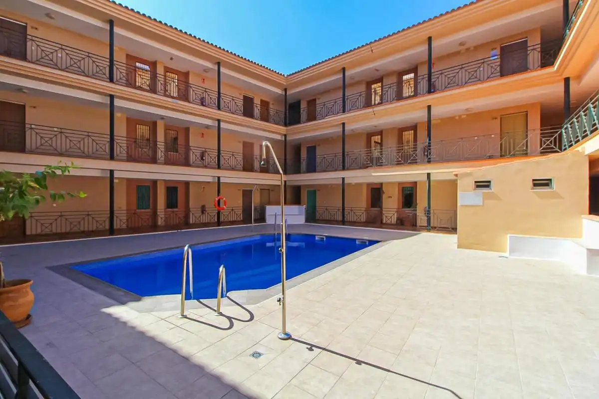 Piscina de Pis en venda en Motril amb Piscina comunitària