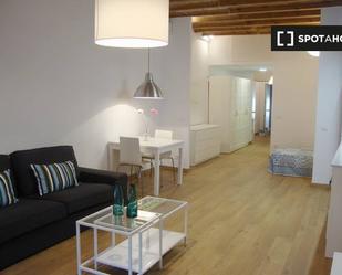 Living room of Flat to rent in  Barcelona Capital  with Air Conditioner, Heating and Furnished