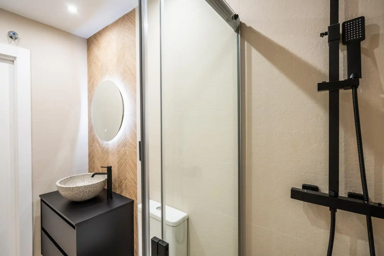 Baño de Piso en venta en Granada con Aire acondicionado, Calefacción y Amueblado