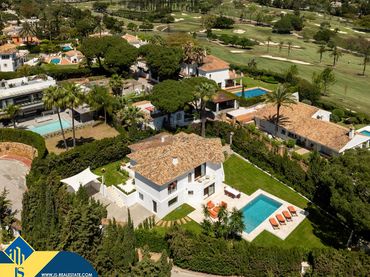 Xalet amb piscina en venda a Nueva Andalucía