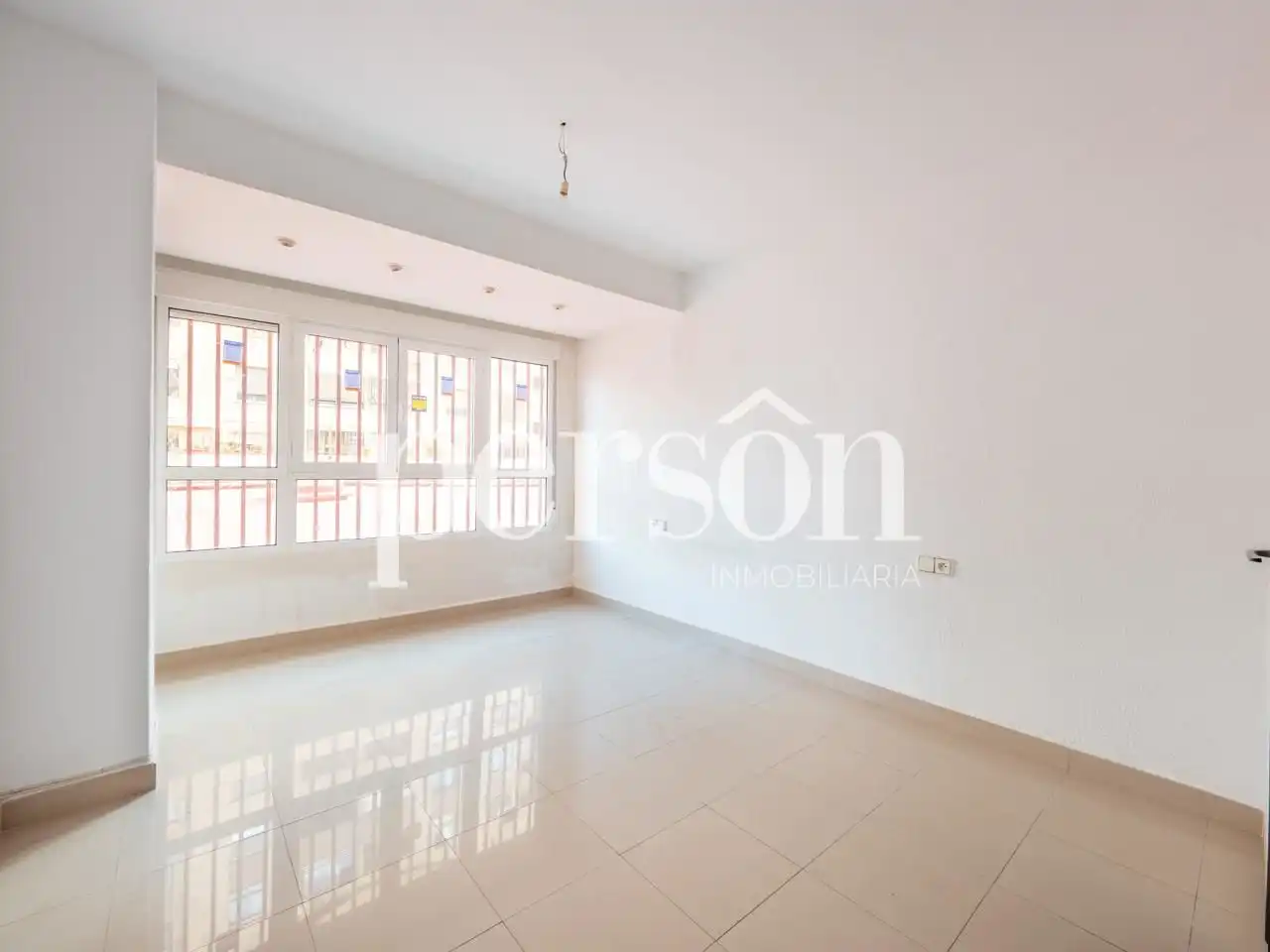 Habitación de Oficina de alquiler en Valencia con Aire acondicionado y Calefacción