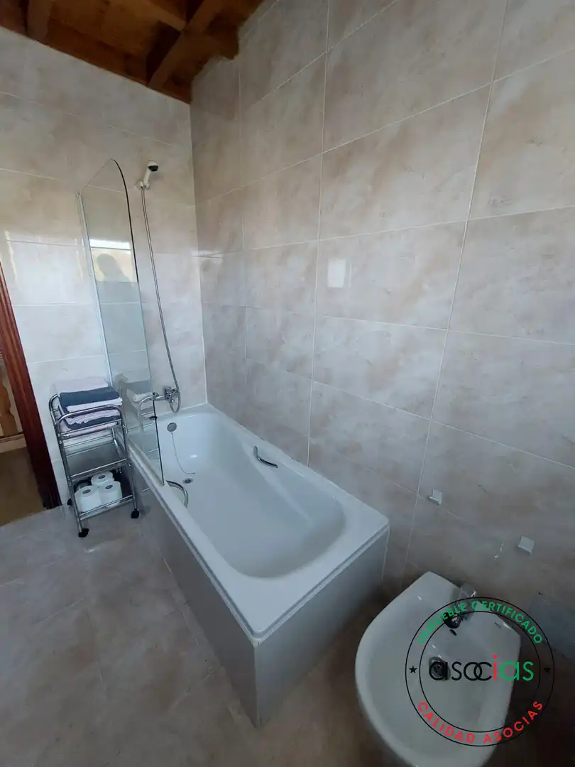 Bany de Casa o xalet en venda en Parres amb Calefacció, Jardí privat i Terrassa