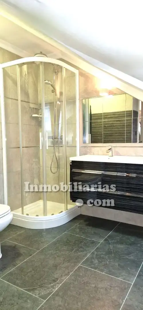 Baño de Ático en venta en Castro-Urdiales con Calefacción, Parquet y Trastero