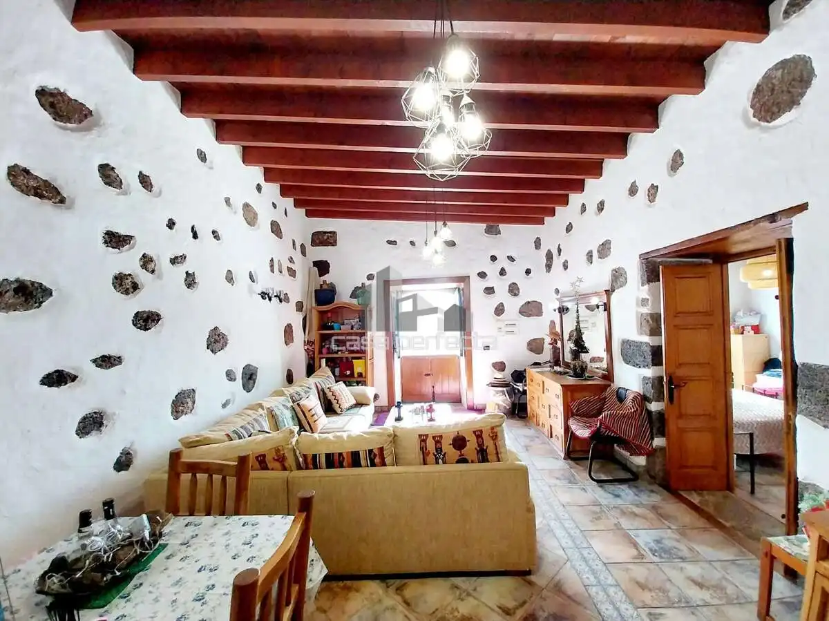 Sala de estar de Finca rústica en venta en Tías con Terraza, Amueblado y Microondas