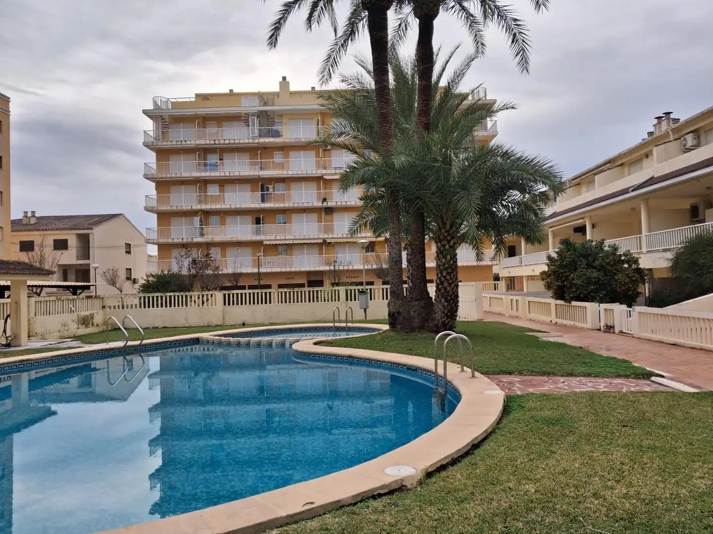 Piscina de Casa adosada en venta en Miramar con Calefacción, Jardín privado y Terraza