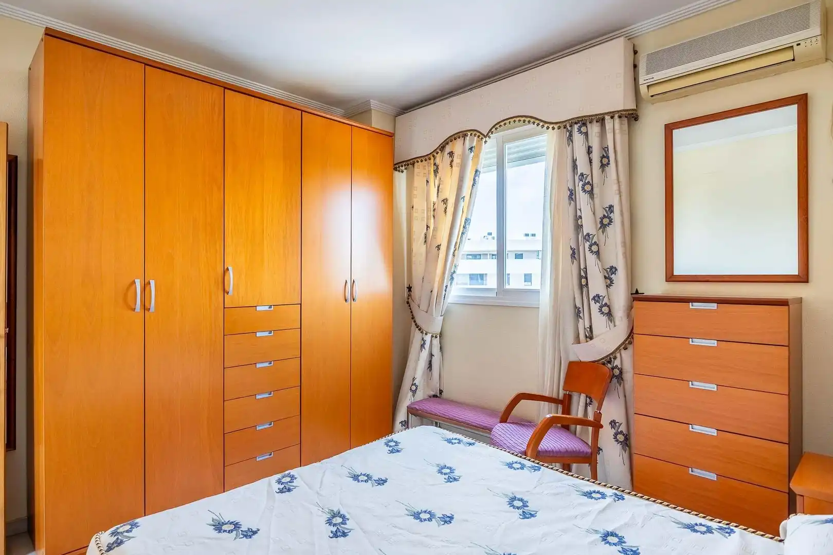 Habitación de Piso en venta en Sevilla con Aire acondicionado, Amueblado y Balcón