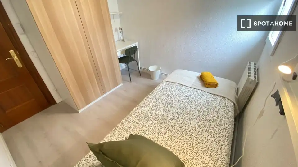 Bedroom of Flat for rent in Madrid  with Air Conditioner, Heating and Furnished