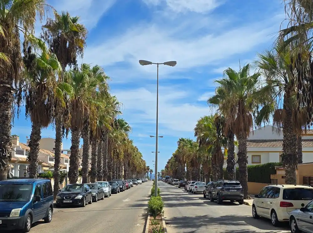 Vista exterior de Casa adosada de alquiler en Orihuela Costa