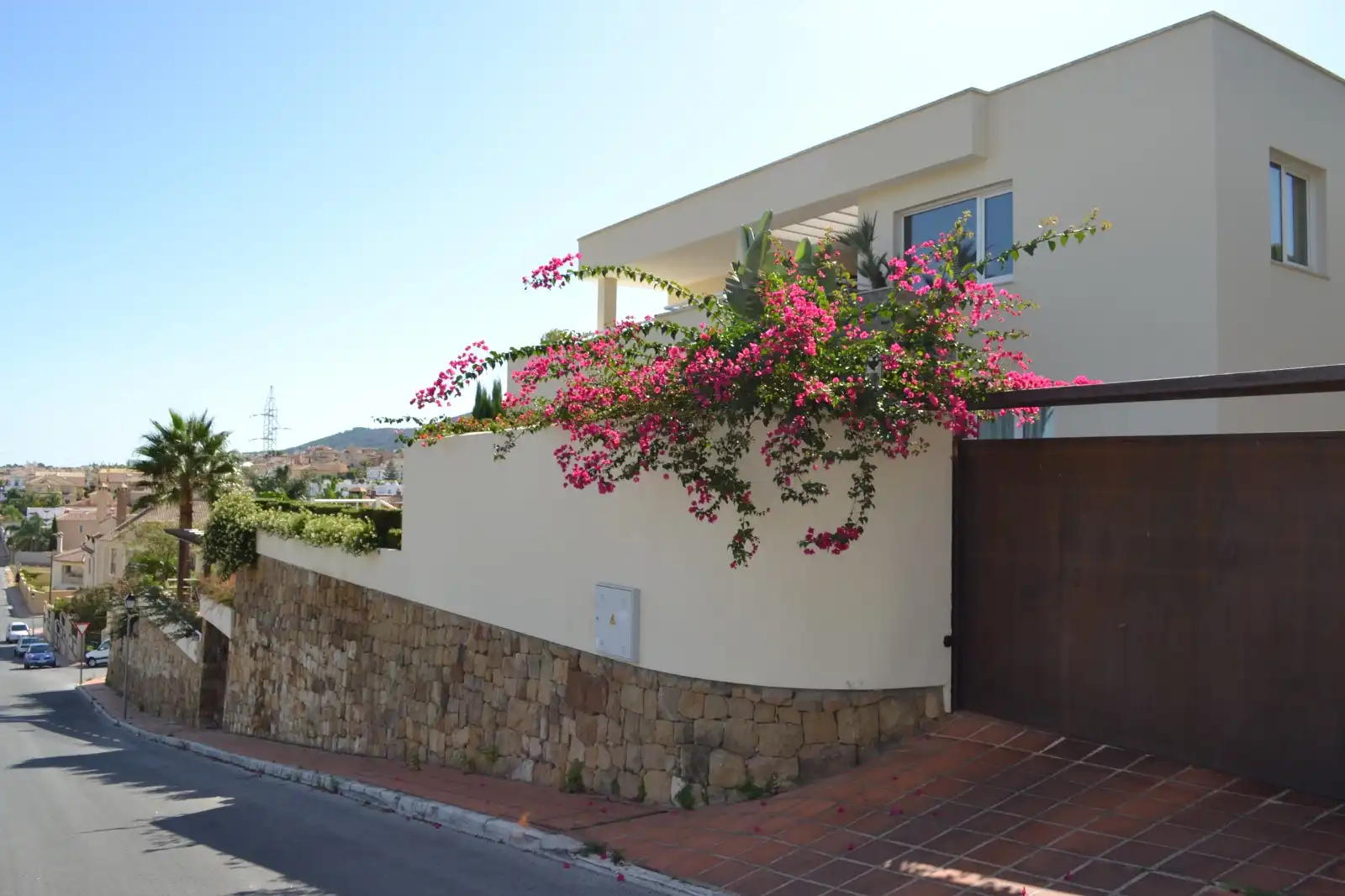 Vista exterior de Casa o xalet en venda en Alhaurín de la Torre amb Aire condicionat, Calefacció i Jardí privat