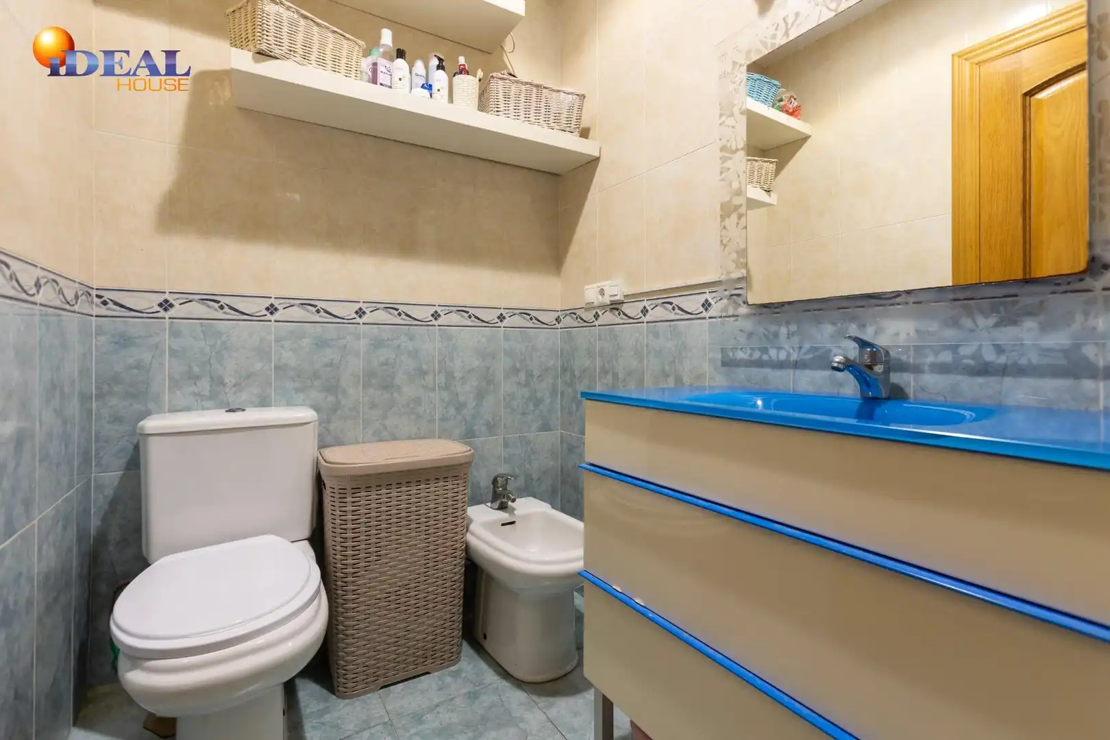 Baño de Piso en venta en Motril con Aire acondicionado y Amueblado
