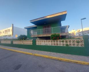 Vista exterior de Casa o xalet en venda en Balanegra amb Aire condicionat, Terrassa i Piscina