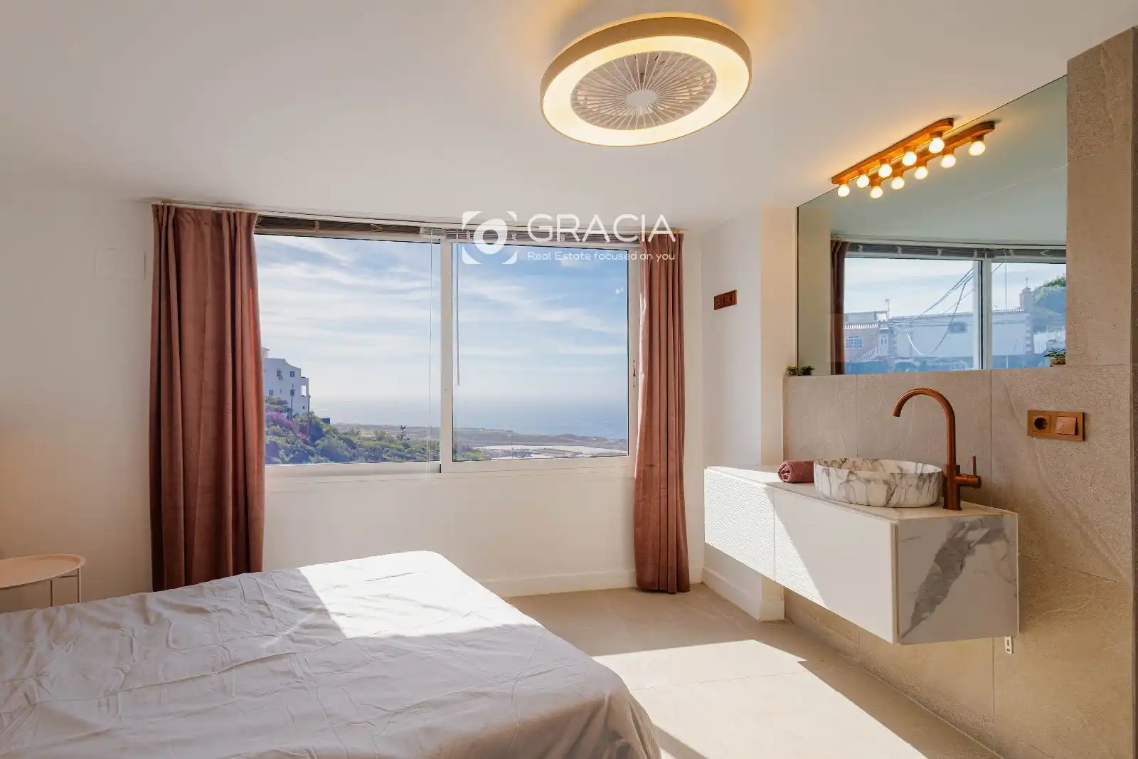Dormitori de Casa adosada en venda en Adeje amb Jardí privat, Terrassa i Traster