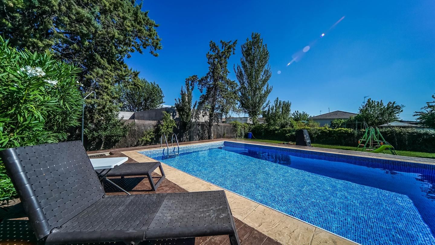 Piscina de Casa o chalet de alquiler en Santa Cruz del Retamar con Aire acondicionado, Calefacción y Jardín privado