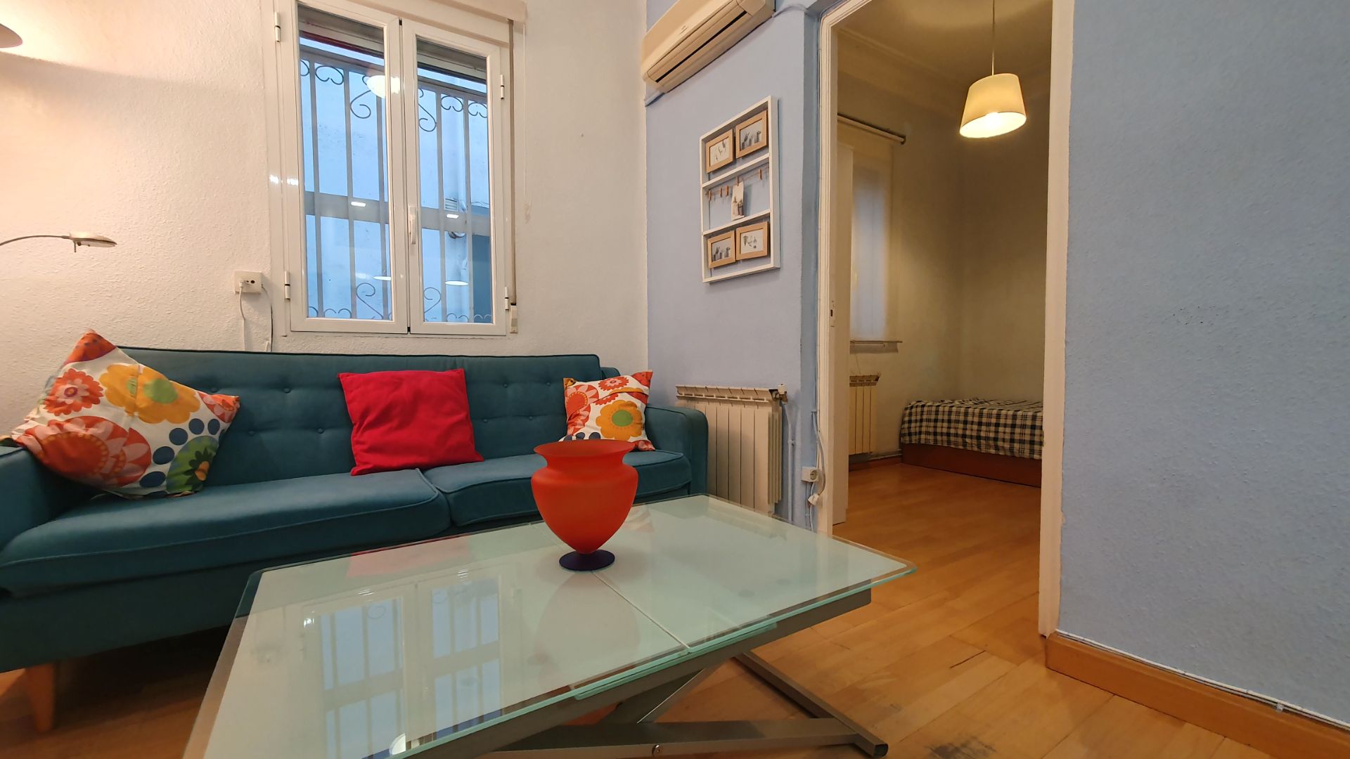 Living room of Flat for sale in  Madrid Capital  with Air Conditioner, Heating and Furnished