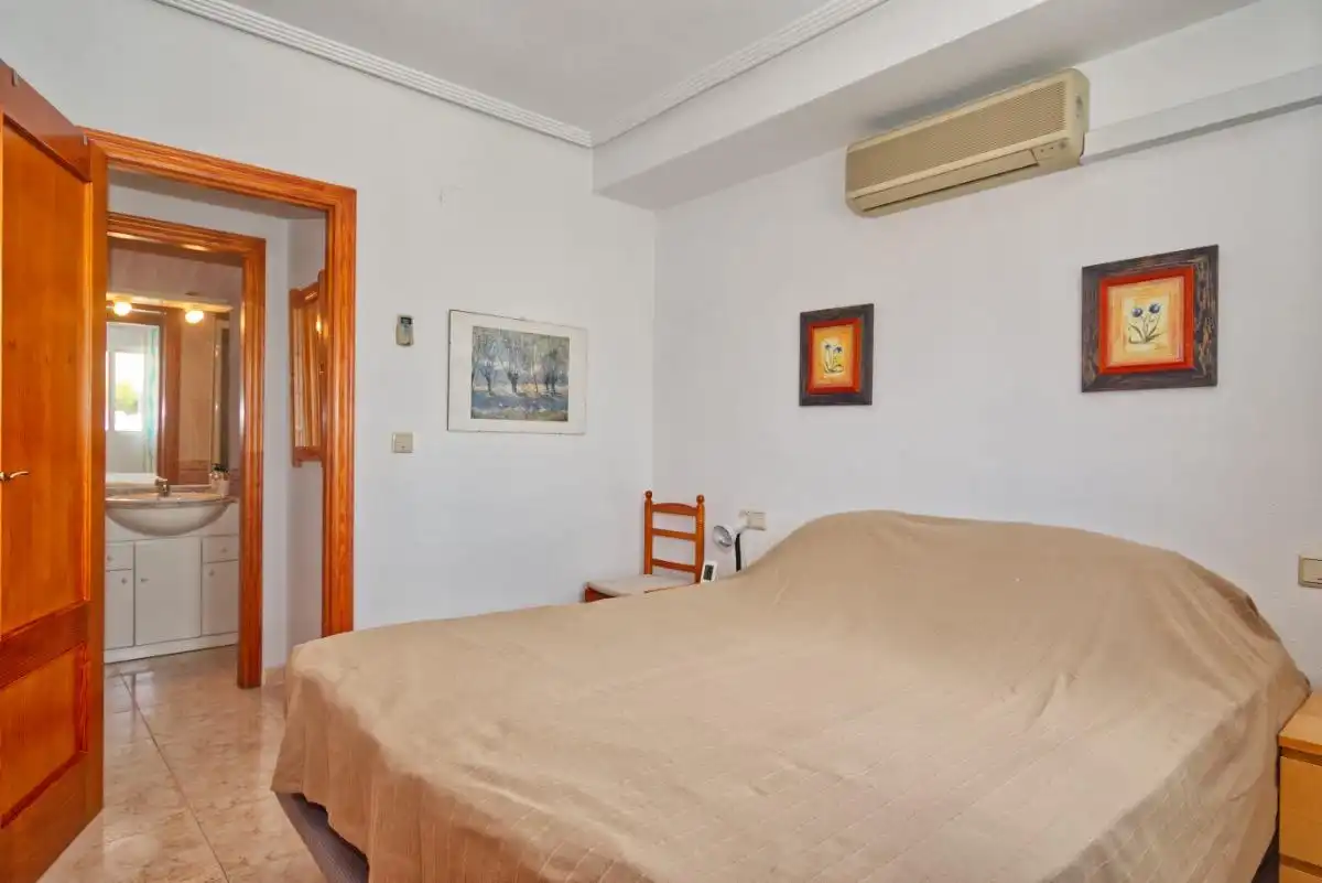 Habitación de Apartamento en venta en Orihuela con Aire acondicionado, Terraza y Amueblado