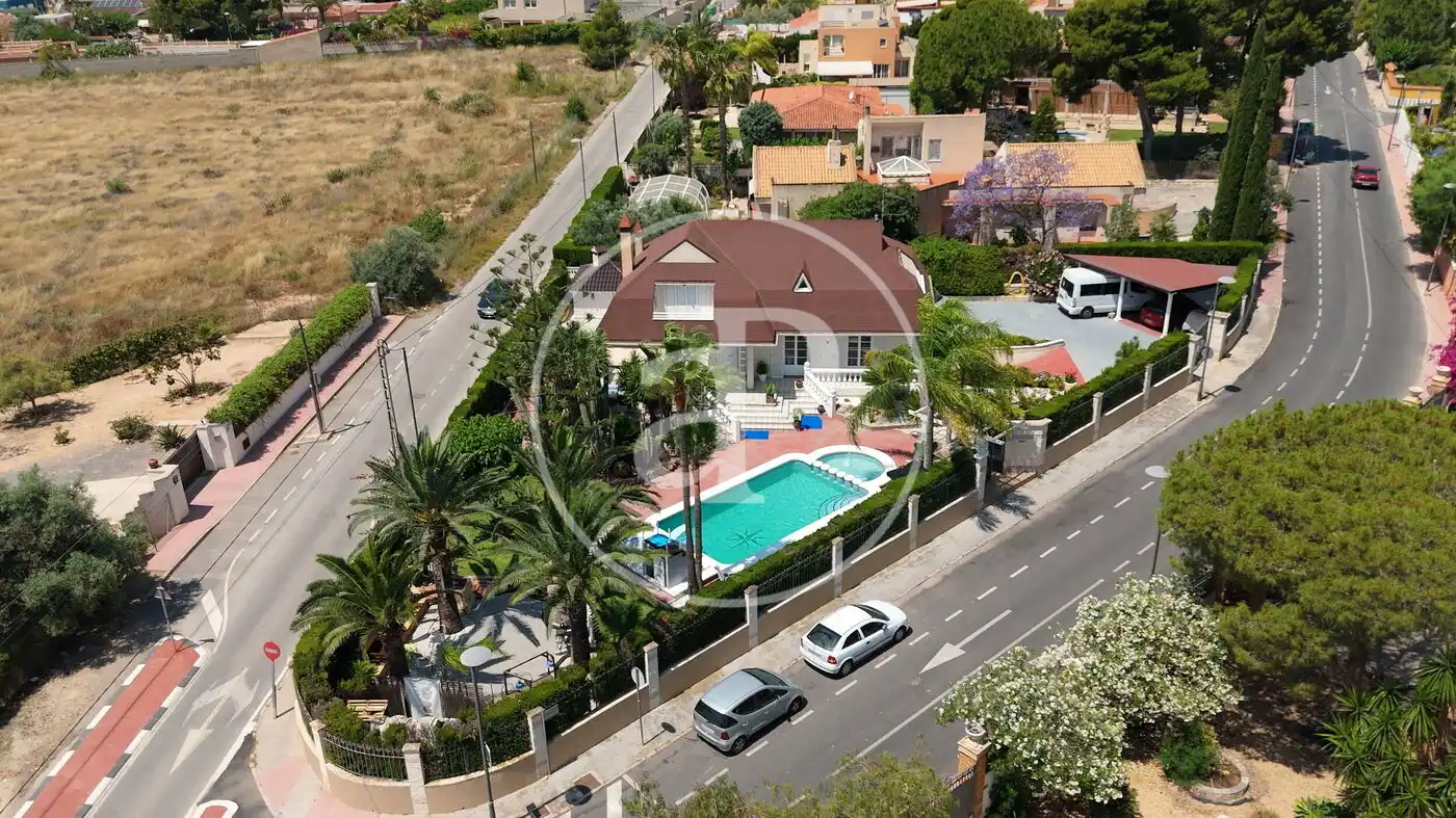 Exterior view of Houses for sale in San Vicente del Raspeig / Sant Vicent del Raspeig  with Air Conditioner, Heating and Private garden
