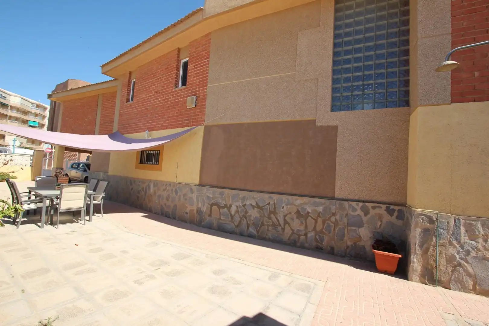 Vista exterior de Casa o chalet en venta en Guardamar del Segura con Jardín privado, Terraza y Piscina