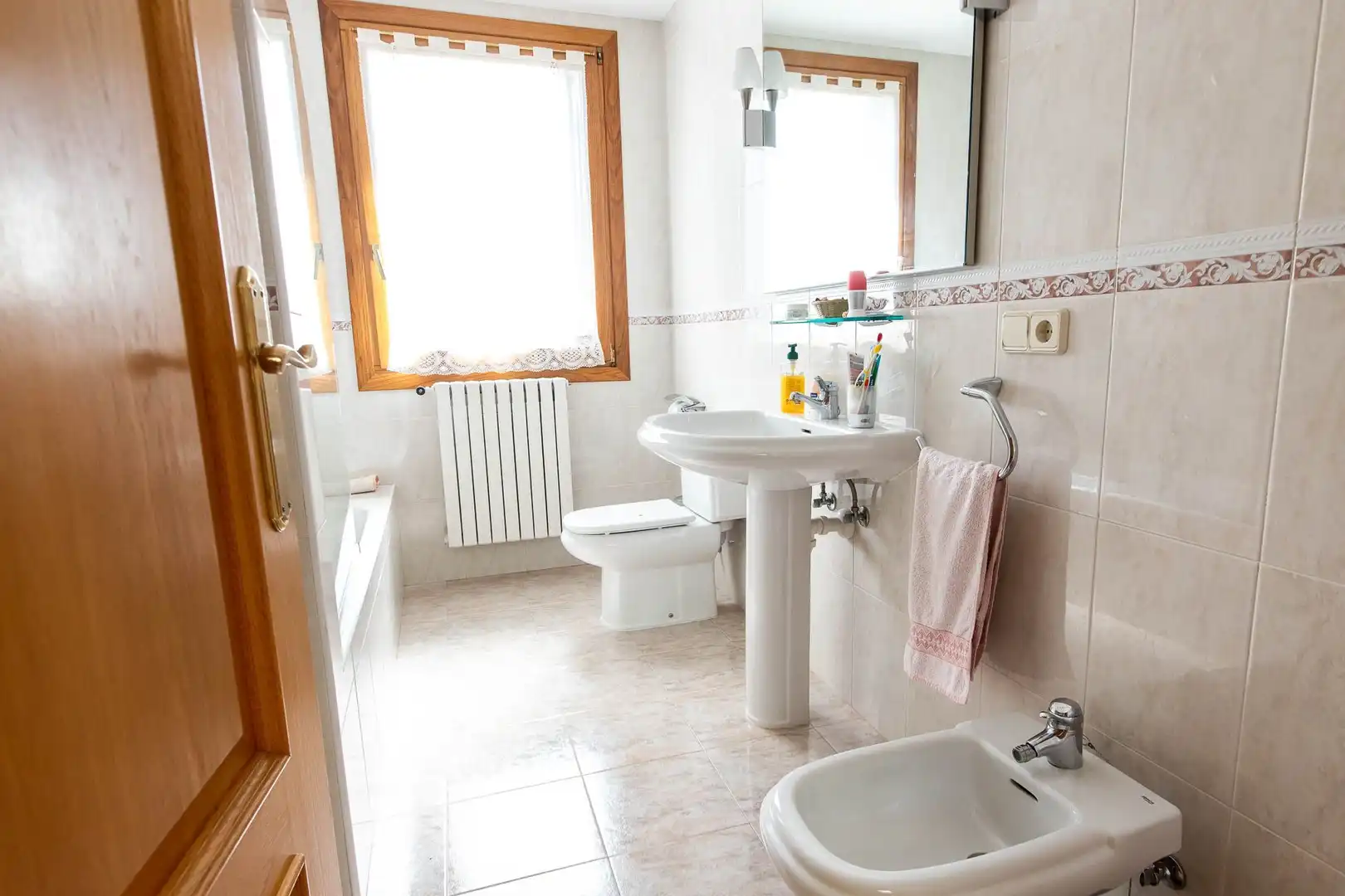 Baño de Casa o chalet en venta en Puente la Reina / Gares con Calefacción, Jardín privado y Trastero