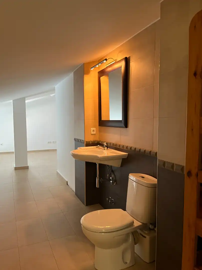 Badezimmer von Wohnung zur Miete in Girona mit Klimaanlage und Heizung