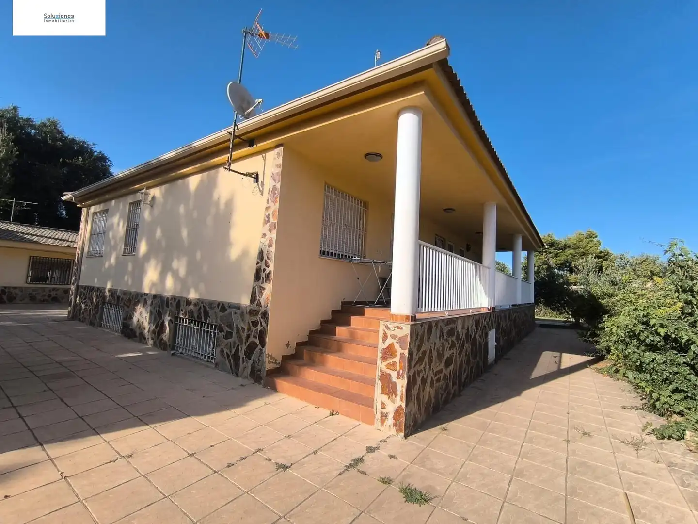 Vista exterior de Casa o xalet en venda en Albacete amb Aire condicionat, Calefacció i Jardí privat