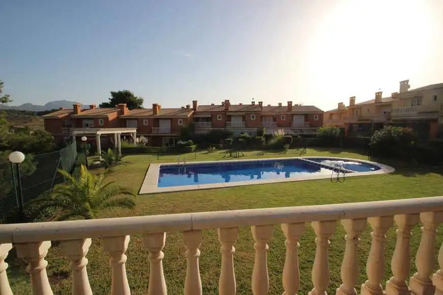 Jardí de Casa adosada en venda en L'Alfàs del Pi amb Aire condicionat, Terrassa i Balcó