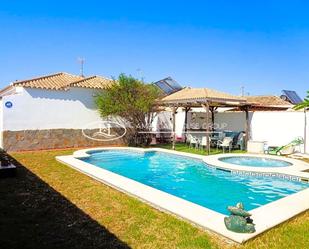 Piscina de Casa o xalet en venda en Chiclana de la Frontera amb Aire condicionat, Jardí privat i Terrassa