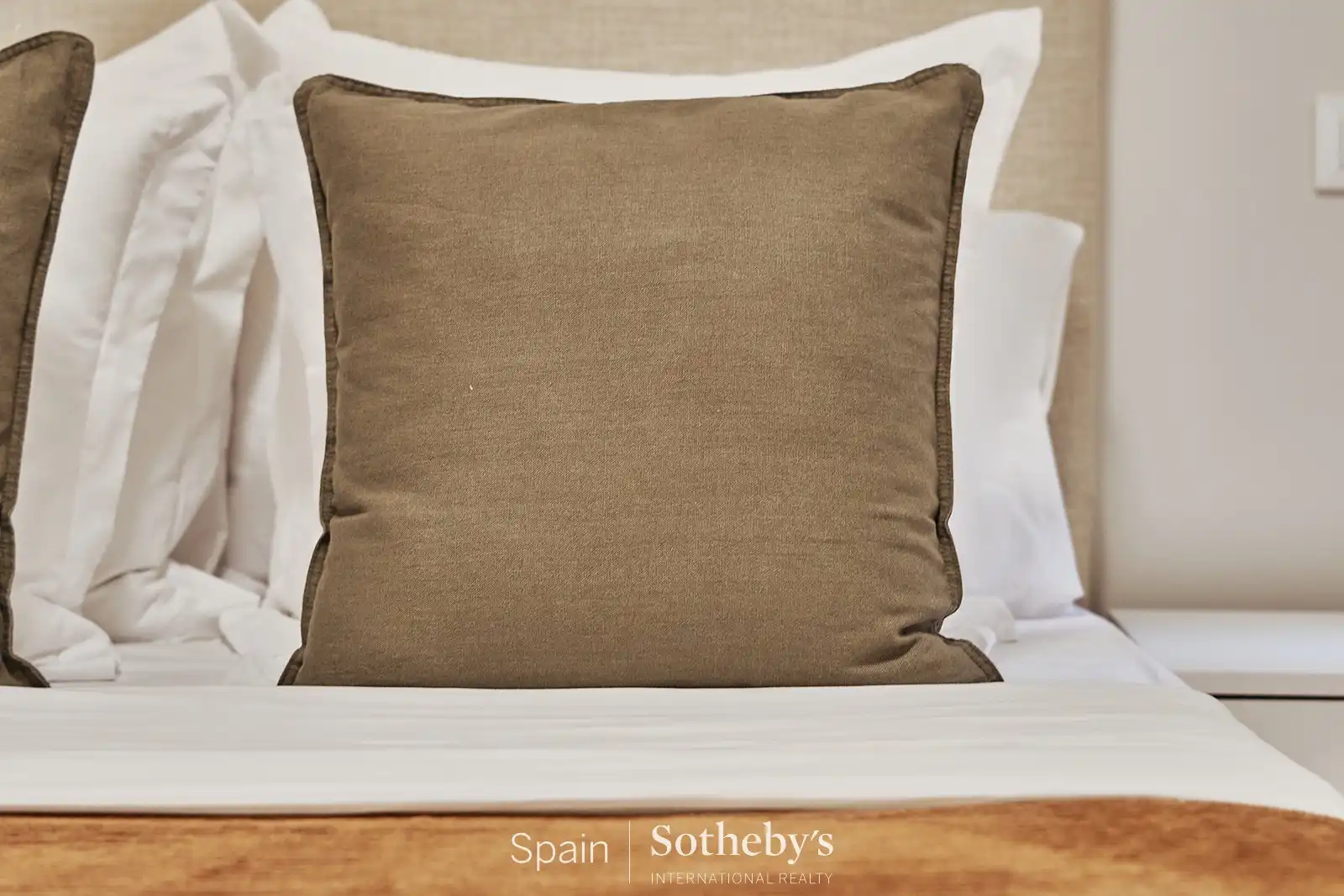 Bedroom of Apartments for sale in Madrid  with Air Conditioner and Heating