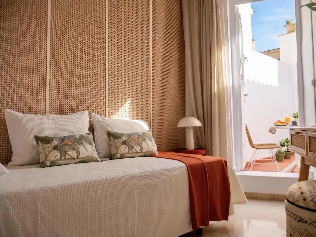 Dormitori de Apartament en venda en Sevilla amb Aire condicionat, Terrassa i Moblat