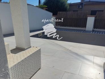 Maison avec balcon à vendre à Peni