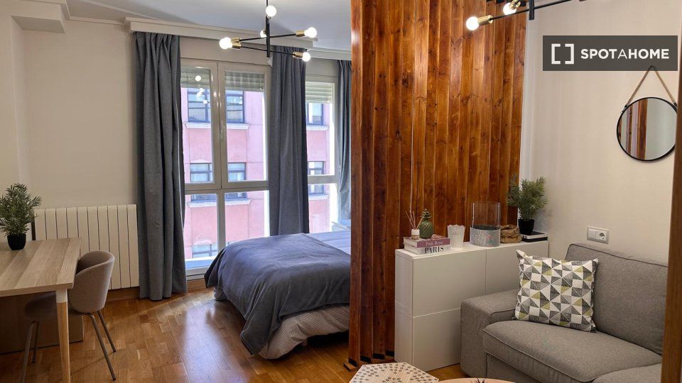 Habitación de Piso de alquiler en  Madrid Capital con Aire acondicionado, Calefacción y Amueblado