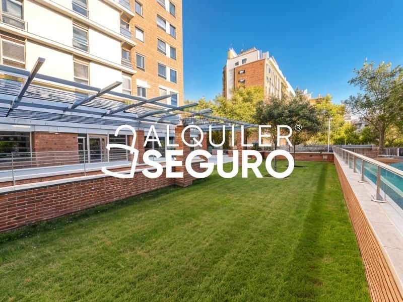 Garden of Flat to rent in  Madrid Capital  with Air Conditioner, Heating and Swimming Pool