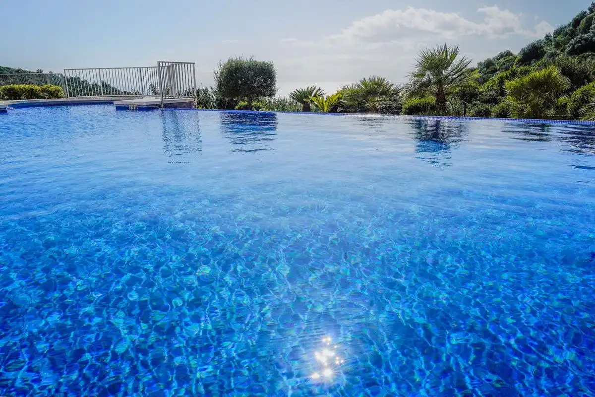 Piscina de Àtic en venda en Marbella amb Aire condicionat, Calefacció i Terrassa