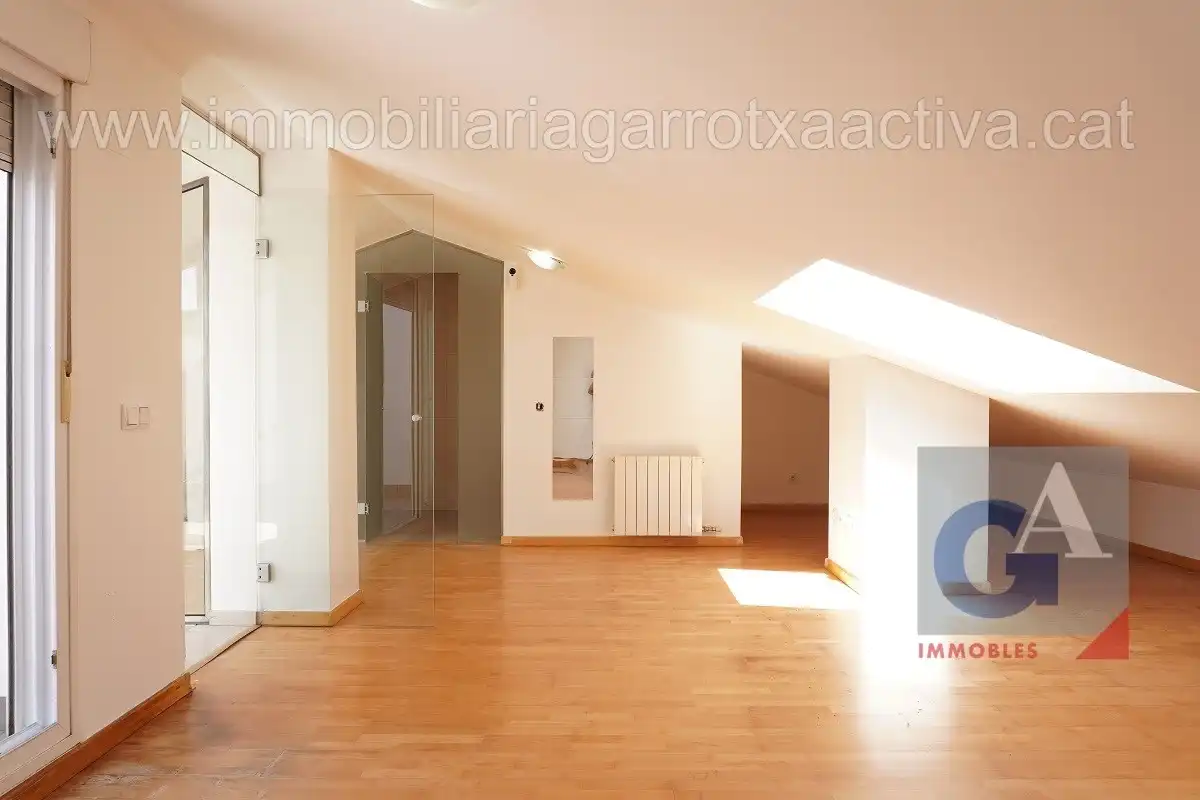 Dúplex en venda en Olot amb Calefacció, Terrassa i Balcó