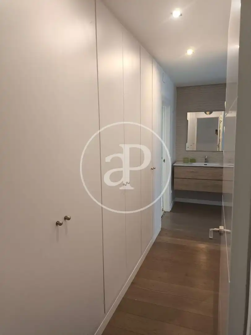 Habitación de Piso de alquiler en Valencia con Aire acondicionado, Terraza y Trastero