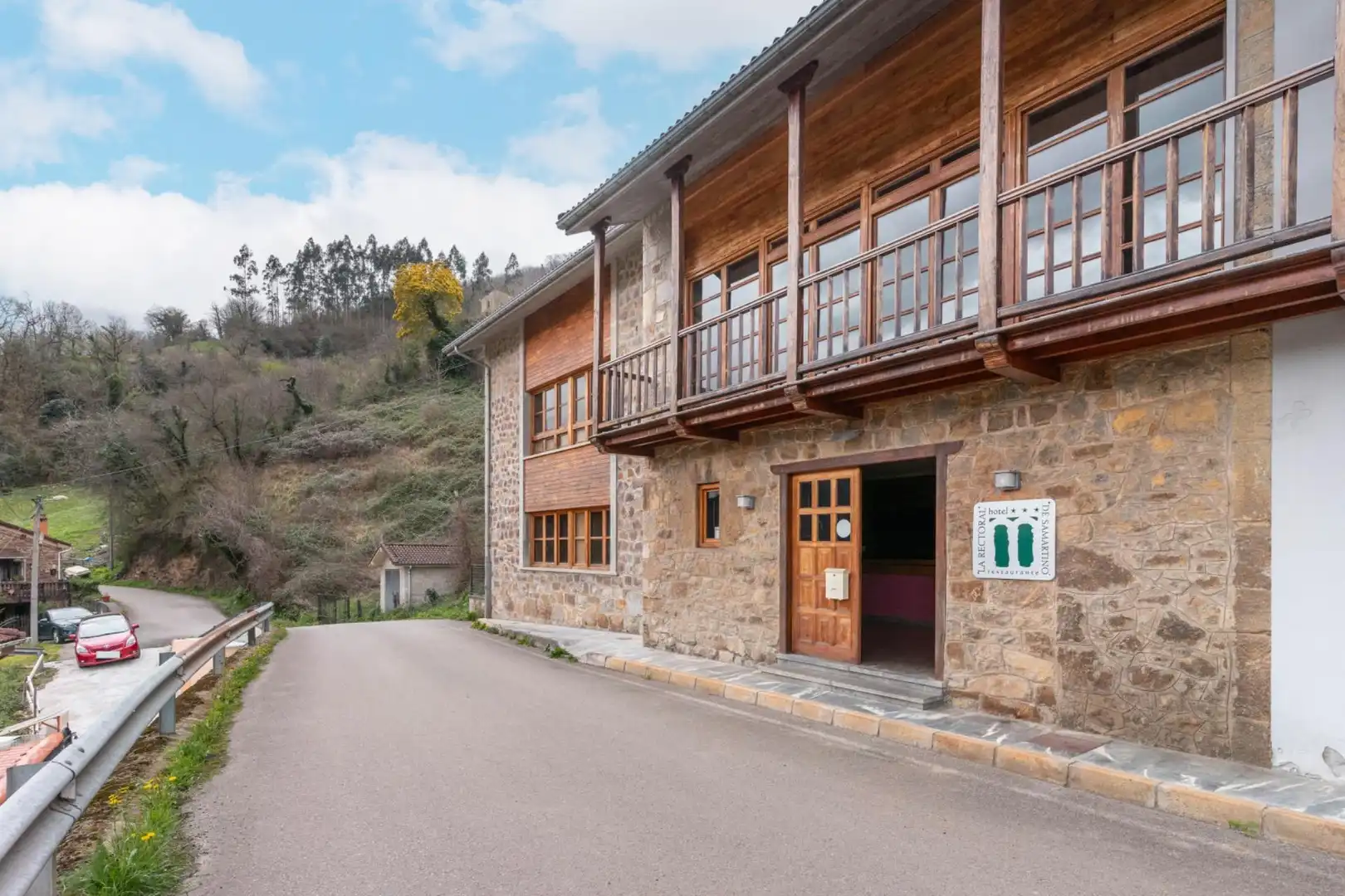 Vista exterior de Finca rústica en venda en Lena amb Jardí privat, Traster i Balcó