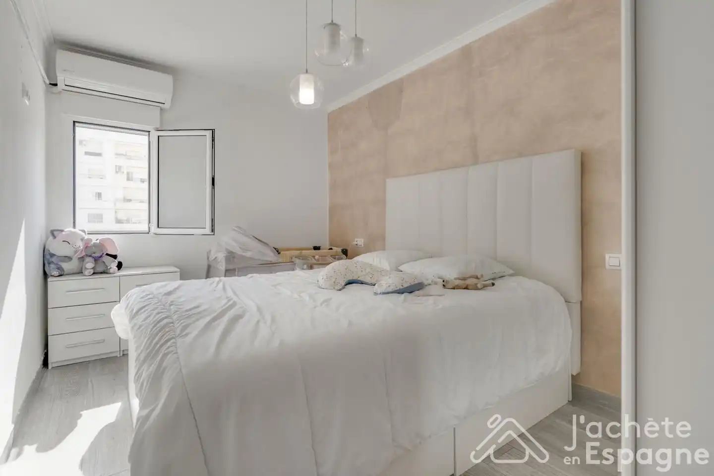 Bedroom of Flat for sale in Valencia  with Furnished and Balcony