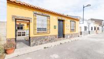 Vista exterior de Casa o xalet en venda en Santa Fe amb Aire condicionat, Jardí privat i Terrassa