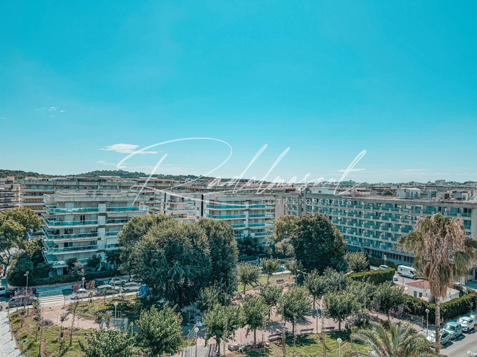 Habitación de Piso en venta en Salou con Jardín privado, Terraza y Piscina comunitaria