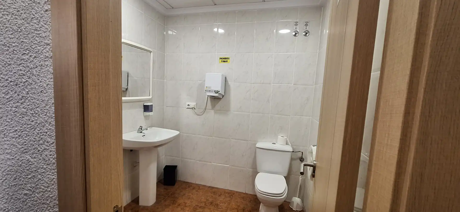 Badezimmer von Fabrikhallen zur Miete in Picanya