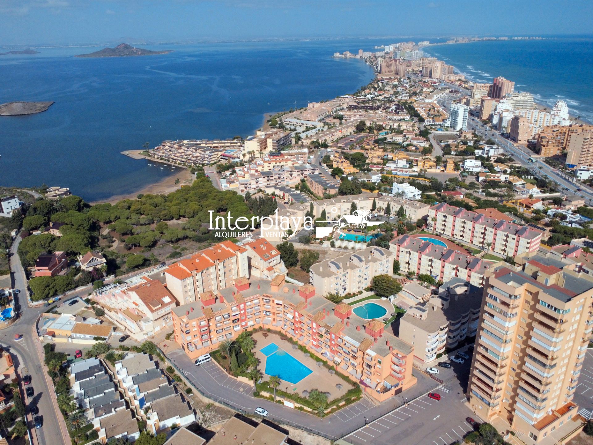 Vista exterior de Apartament en venda en La Manga del Mar Menor amb Aire condicionat, Moblat i Piscina comunitària