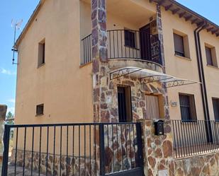 Exterior view of Single-family semi-detached for sale in Torre de Don Miguel  with Terrace and Balcony