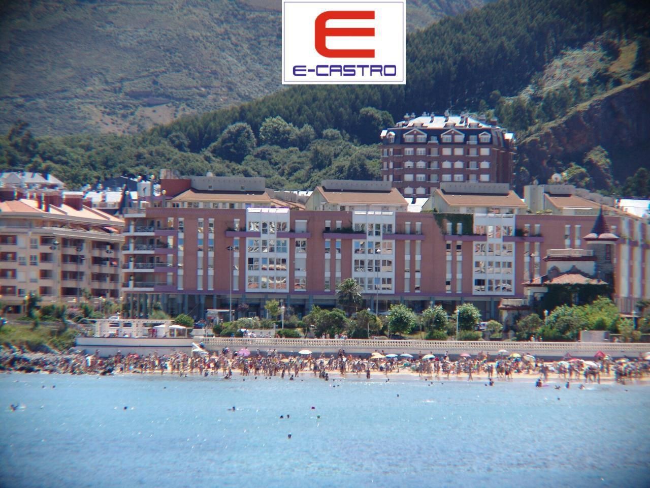 Vista exterior de Pis de lloguer en Castro-Urdiales amb Calefacció, Parquet i Moblat